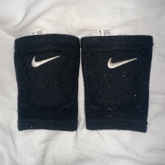 black nike knee pads - Picture 4 of 4